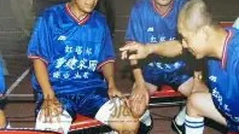 “欧冠小组赛第6轮：中日德兰与利物浦1-1握手言和，萨拉赫速射破门南野拓实进球被吹无效”